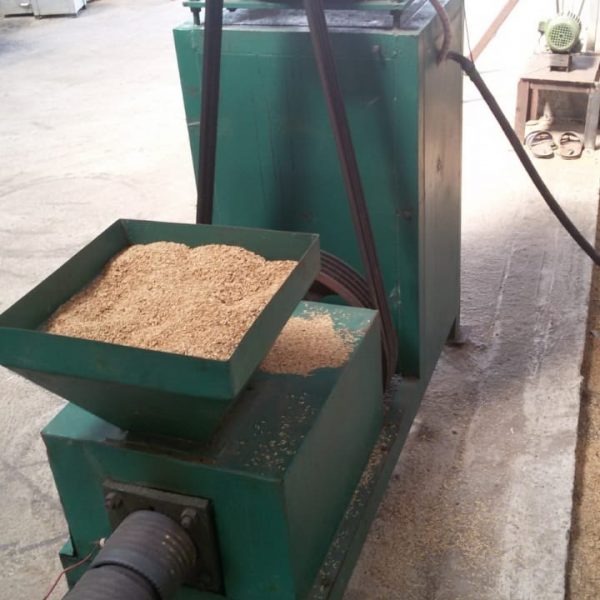 Screw type briquettes machine